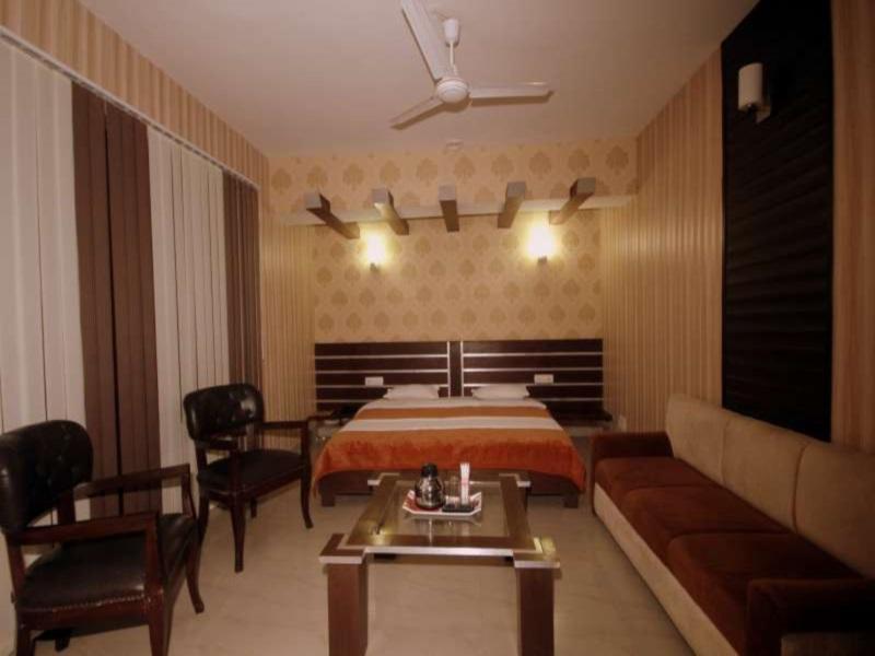 Hotel Natraj Manali ดารัมซาลา ภายนอก รูปภาพ